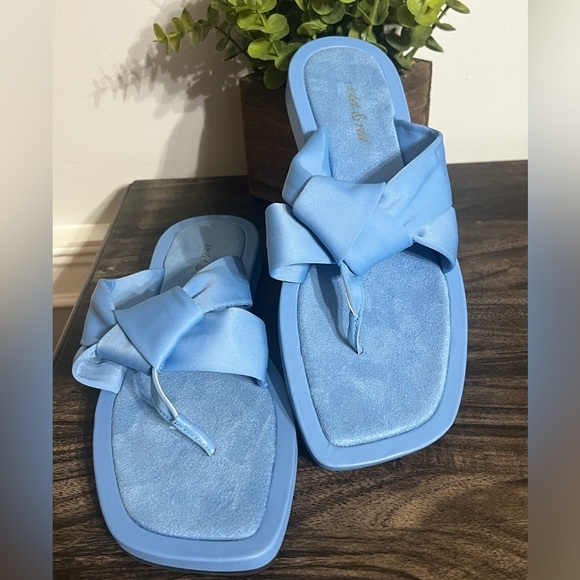 NWT-Violet & Red Women’s Blue Sandal with Bow Front - Picture 3 of 6